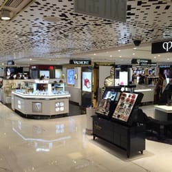 香港崇光百貨 - All kinds of make up.. Crazy high end brands according to the gf.