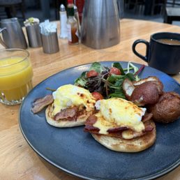 Breakfast: Eggs Benedict