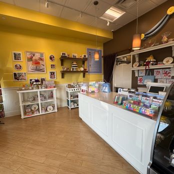Nothing Bundt Cakes - interior - Bakeries Near Me - Greenfield, Wisconsin