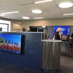 CommunityAmerica Credit Union - This is such a friendly place. The coffee and cookies are good too.