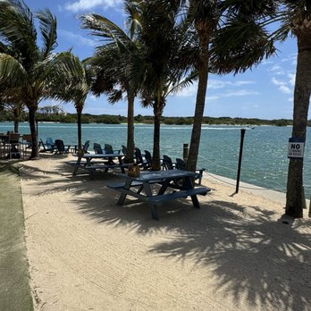 Blue Pointe Bar and Grill - Bars Near Me - Tequesta, Florida