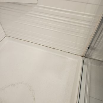Avid Hotel - Nasty shower - Hotels Near Me - Sioux City, Iowa