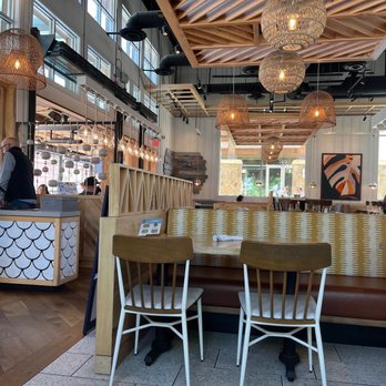Pacific Catch - Inside seating - Seafood Near Me - Cupertino, California