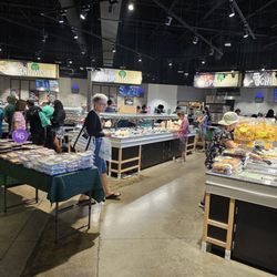 Foodland Farms Pearl City - Variety of food choices