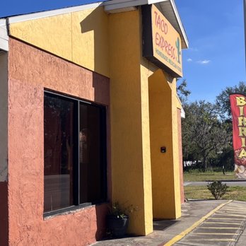 Taco Express - Was in the mood for a taco and saw the sign as I went by and I decided to try it. Happy I did. - Mexican Near Me - Fort Meade, Florida