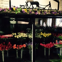 Stonehenge Farm Market - We have a great selection of roses and bouquets:-)