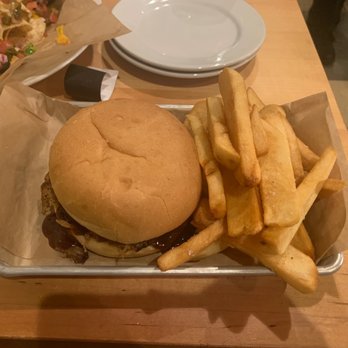Fabyan's Station - burger - American Near Me - Bretton Woods, New Hampshire