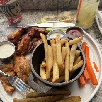 The Front Yard - Sampler platter - Beer Gardens Near Me - Las Vegas, Nevada The Front Yard - Sampler platter - Beer Gardens Near Me - Las Vegas, Nevada