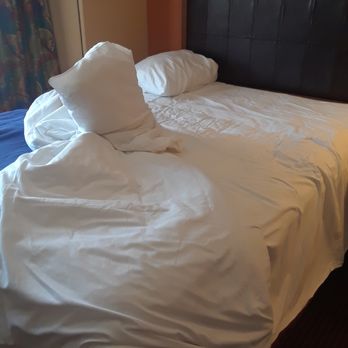 Harrah's Laughlin - A Caesars Rewards Destination - Dirty bed sheets. This is how we found the bed when we walked in. - Hotels Near Me - Laughlin, Nevada Harrah's Laughlin - A Caesars Rewards Destination - Dirty bed sheets. This is how we found the bed when we walked in. - Hotels Near Me - Laughlin, Nevada