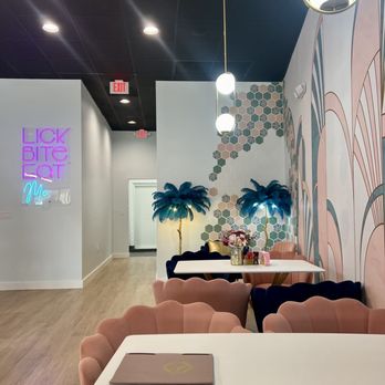 Eclair Affaire - Sitting area - Desserts Near Me - Weston, Florida Eclair Affaire - Sitting area - Desserts Near Me - Weston, Florida