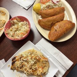San Salvador Restaurant - Pupusa revuelta (mixta) & pastelitos de carne