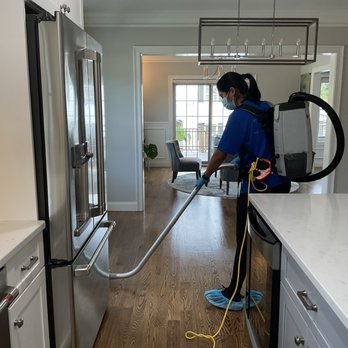Blue and Green Cleaning - We use a professional vacuum cleaner.
Our team is trained and works with the needs of each client. - Home Cleaning Near Me Blue and Green Cleaning - We use a professional vacuum cleaner.
Our team is trained and works with the needs of each client. - Home Cleaning Near Me