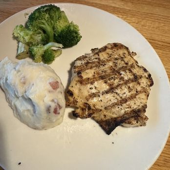 Applebee's Grill + Bar - Grilled chicken.   The plate looks a little bare huh.   Perhaps more broccoli would have helped. - Sports Bars Near Me - Auburn, Alabama