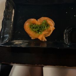 Salmon sashimi Seaweed Salad