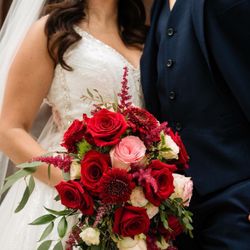 Moehring Woods Flowers - Seriously. How beautiful is this bouquet!?!