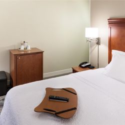 Hampton Inn & Suites Davenport - Guest room