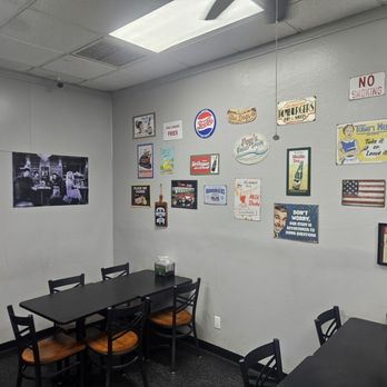 Lucky's Burgers & Shakes - Atmosphere - American Near Me - Phoenix, Arizona