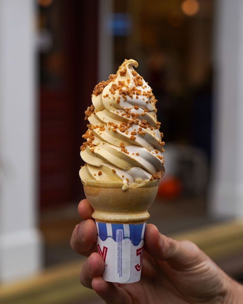 Woodstock Scoops Logo