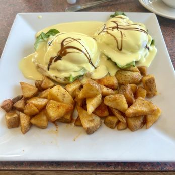 Buenos Aires Bakery Restaurant - Eggs Benedict Cprese - Argentine Near Me - Yarmouth, Massachusetts