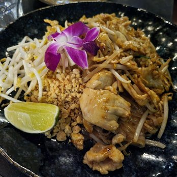 Valla Table - Mom's Pad Thai - Thai Near Me - New York, New York Valla Table - Mom's Pad Thai - Thai Near Me - New York, New York