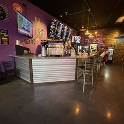Moon Mountain Vapor Cafe - Bar area