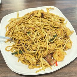 Combination stir fried CM1.House Special Chow Mein