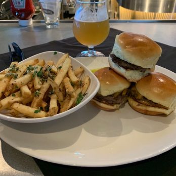 Yard House - Excellent sliders - New American Near Me - Sarasota, Florida Yard House - Excellent sliders - New American Near Me - Sarasota, Florida