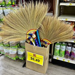 Rowe's Supermarket - April 2023