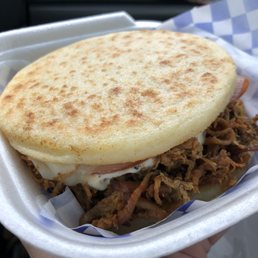 Arepa de Carne Desmechada Arepa de Carne Desmechada