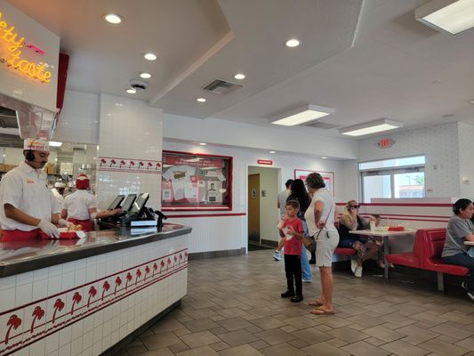 In-N-Out Burger by null