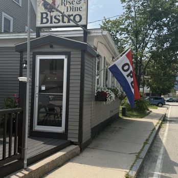 Rise And Dine Bistro - Entrance - Breakfast & Brunch Near Me - North Conway, New Hampshire Rise And Dine Bistro - Entrance - Breakfast & Brunch Near Me - North Conway, New Hampshire