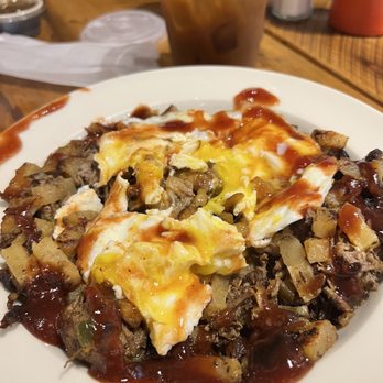Cafe Raymond - Smoked Brisket Hash - Breakfast & Brunch Near Me - Pittsburgh, Pennsylvania