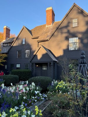 The House of the Seven Gables by null