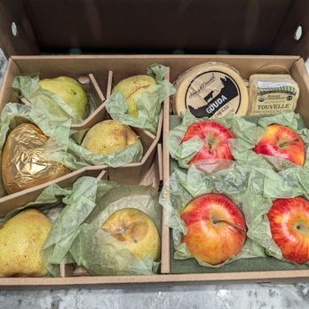 Harry & David - It's always nice getting the fresh fruit out of the blue Thanks Harry! Tell David hello - Gift Shops Near Me - Medford, Oregon Harry & David - It's always nice getting the fresh fruit out of the blue Thanks Harry! Tell David hello - Gift Shops Near Me - Medford, Oregon
