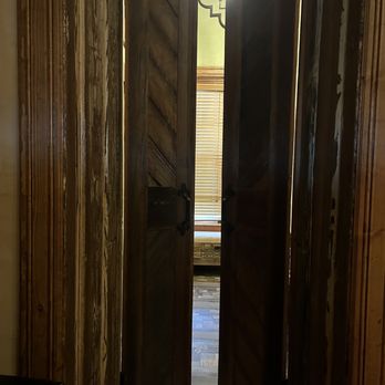 Big Bend Holiday Hotel - Charming doors leading into the bathroom - Hotels Near Me - Terlingua, Texas
