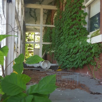 Fort Totten Park - Beautiful abandoned building in Fort Totten. - Parks Near Me - Bayside, New York