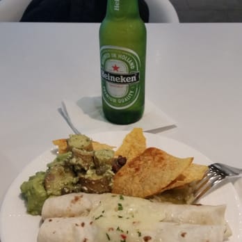 The Centurion Lounge - Airport Lounges Near Me - Dallas, Texas