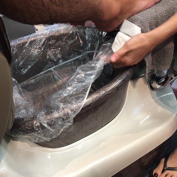 Gradient Nail - All about the tub liner! - Nail Salons Near Me - Honolulu, Hawaii