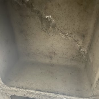 The Shores - These fissures are one of the many in the ceiling blocks of the lower level garage. - Apartments Near Me - Santa Monica, California The Shores - These fissures are one of the many in the ceiling blocks of the lower level garage. - Apartments Near Me - Santa Monica, California