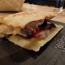 Entreplats - Sandwich de lubina con jamón y brotes
