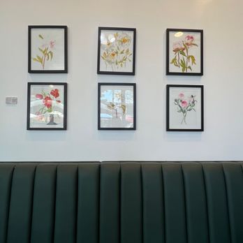 VIP's Cafe - Pretty flower prints - Breakfast & Brunch Near Me - Tarzana, California