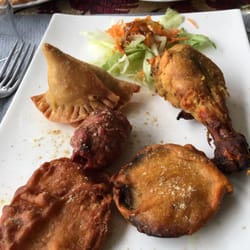 Le Gandhi - Pakora, chicken tandoori and fried vegetable appetizer
