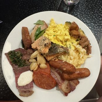 Eleven - Sausage, bacon, eggs, hash browns, salmon, prime rib, braised pork, chicken - Cocktail Bars Near Me - Honolulu, Hawaii