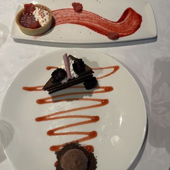 Seven Glaciers Restaurant - Berry tart and chocolate cake - New American Near Me - Girdwood, Alaska