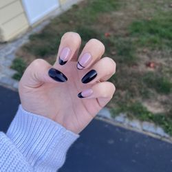 Boutique Nail Lounge - Gel manicure with nail art