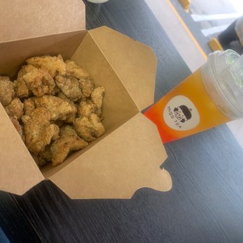 Miss Tea - Popcorn chicken and Miss Kumquat Lemon Tea with strawberry popping boba - Bubble Tea Near Me - Miami, Florida