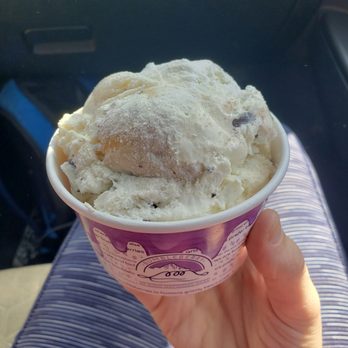 Bumbleberry Bakery - Great White Throne one scoop - Ice Cream & Frozen Yogurt Near Me - Springdale, Utah Bumbleberry Bakery - Great White Throne one scoop - Ice Cream & Frozen Yogurt Near Me - Springdale, Utah