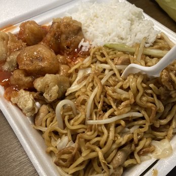 Hao's Kitchen - Chicken chow mein, sweet and sour pork, and white rice combo. - Noodles Near Me - Merced, California