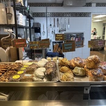 Midwest Sad - Bakery case - Patisserie/Cake Shop Near Me - Milwaukee, Wisconsin
