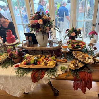 Graze Bee Charcuterie - Caterers Near Me
